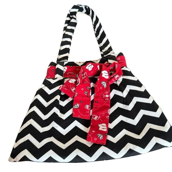 WISCONSIN BADGERS Handmade Chevron Red, White, & Black Canvas Bag Hand Crafted - Picture 8 of 9